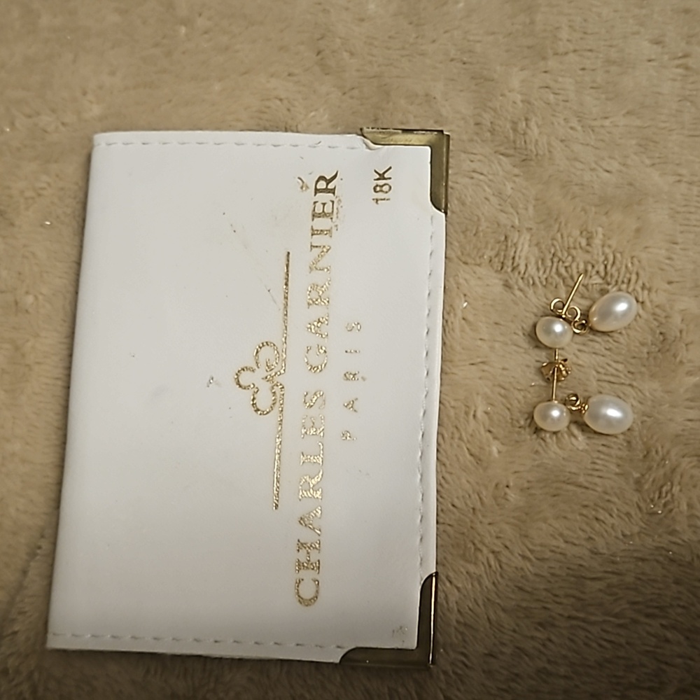 Pearl dangle earrings